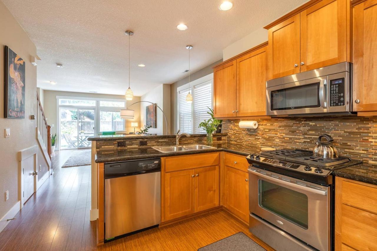 Modern Home, Four Bedrooms, King Beds Tigard Dış mekan fotoğraf