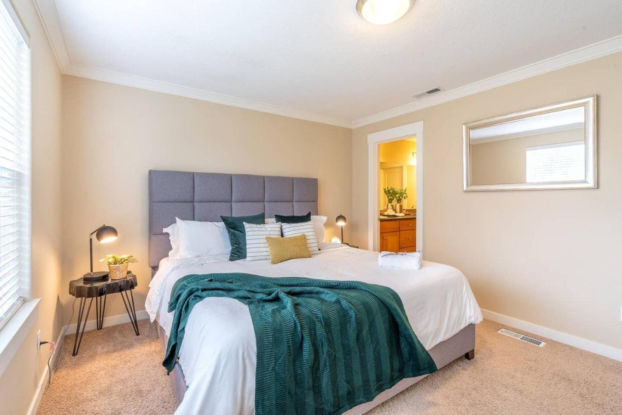 Modern Home, Four Bedrooms, King Beds Tigard Dış mekan fotoğraf